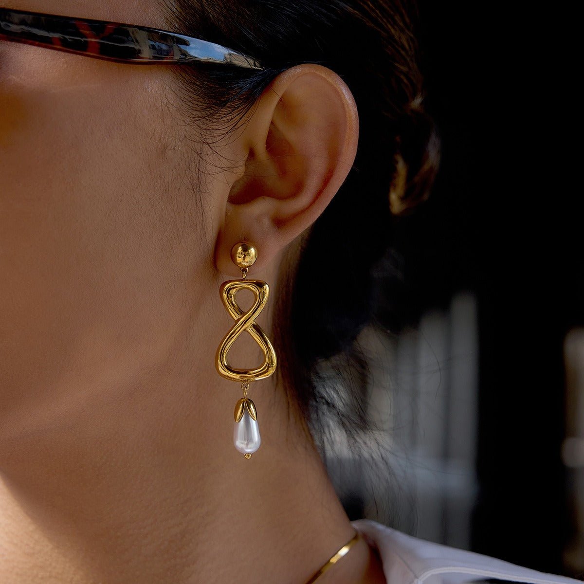 Velóra Auri – Infinity Luxe Titanium Earrings - VELORÁ