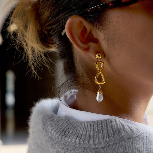 Velóra Auri – Infinity Luxe Titanium Earrings - VELORÁ