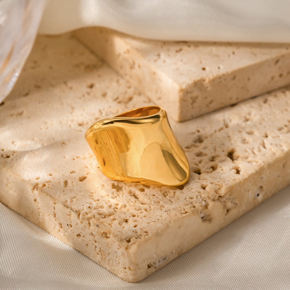 Velóra Bold Gold Ring - VELORÁ