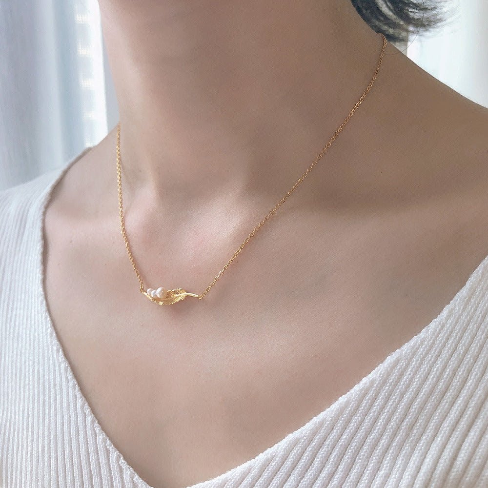 Velóra Feather Pearl Necklace - VELORÁ