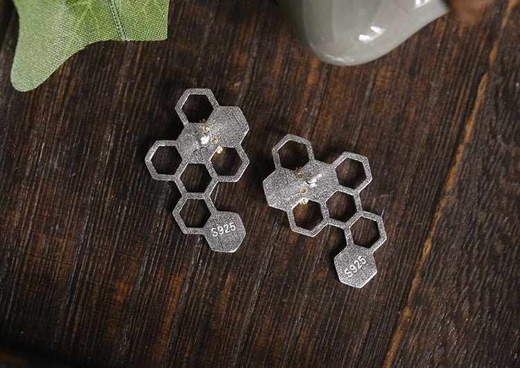 Velóra Hive Sculpt Earrings - VELORÁ