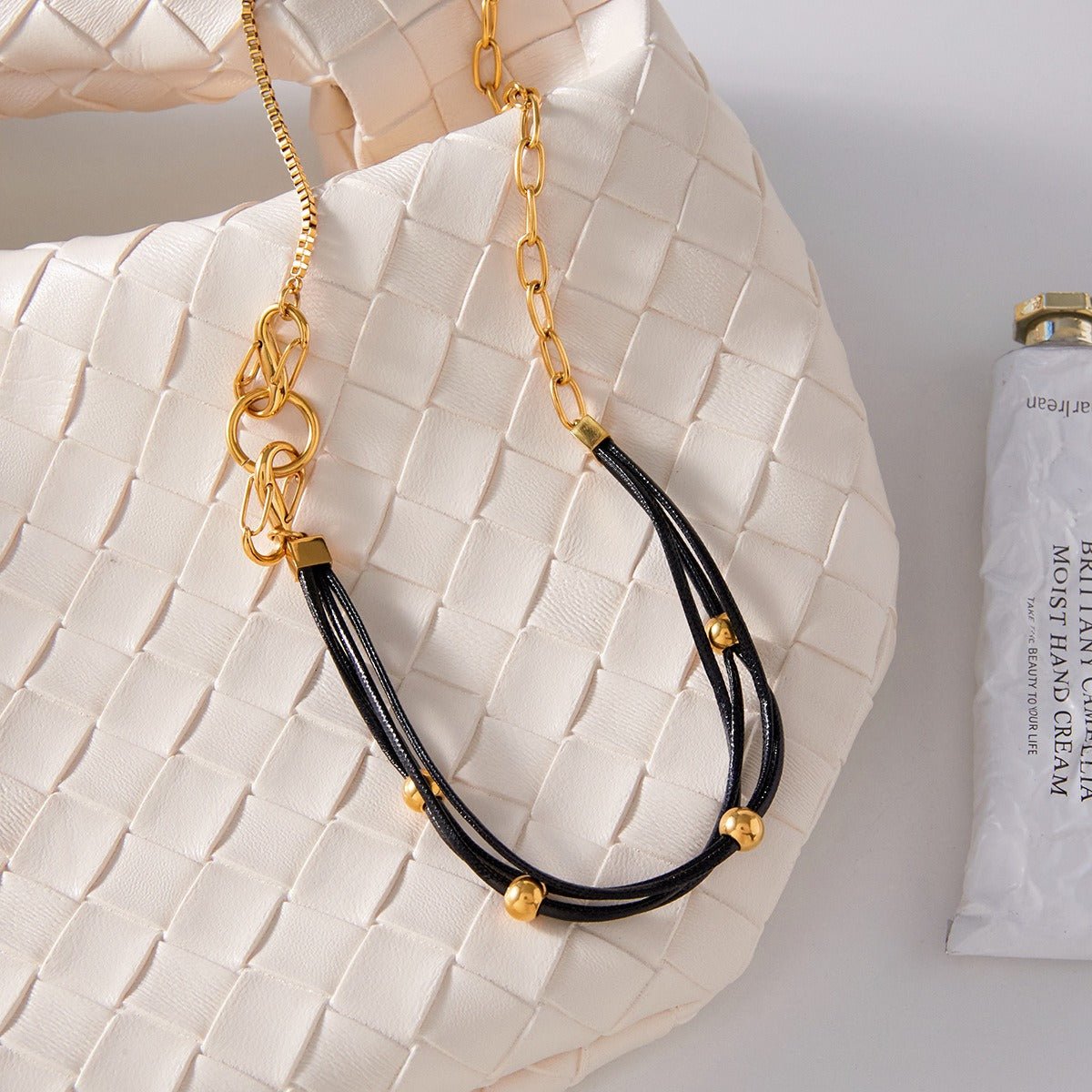 Velora Noir Cord Necklace - VELORÁ