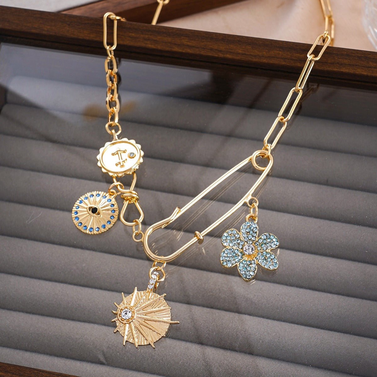 Velóra Nóva – Mystic Coin Pendant - VELORÁ