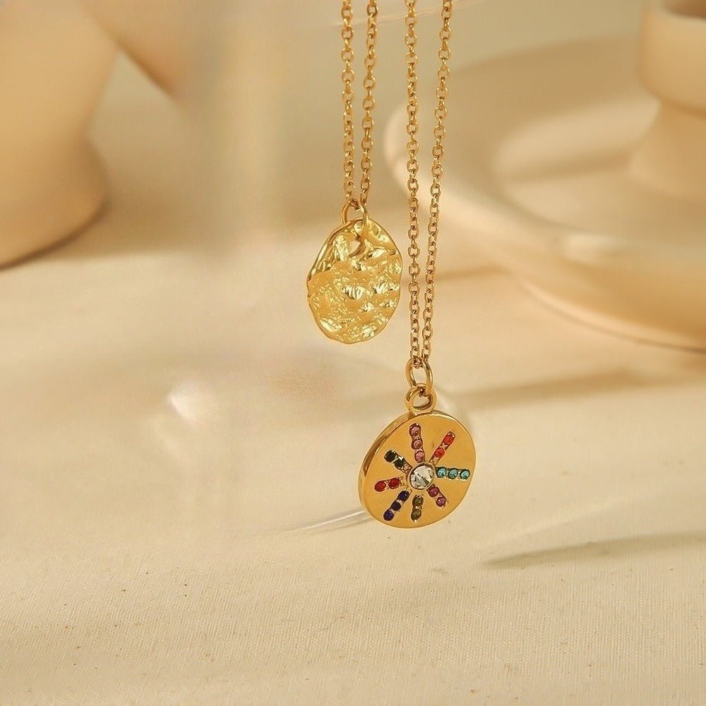 Velóra Nóva – Radiant Embossed Pendant Necklace - VELORÁ