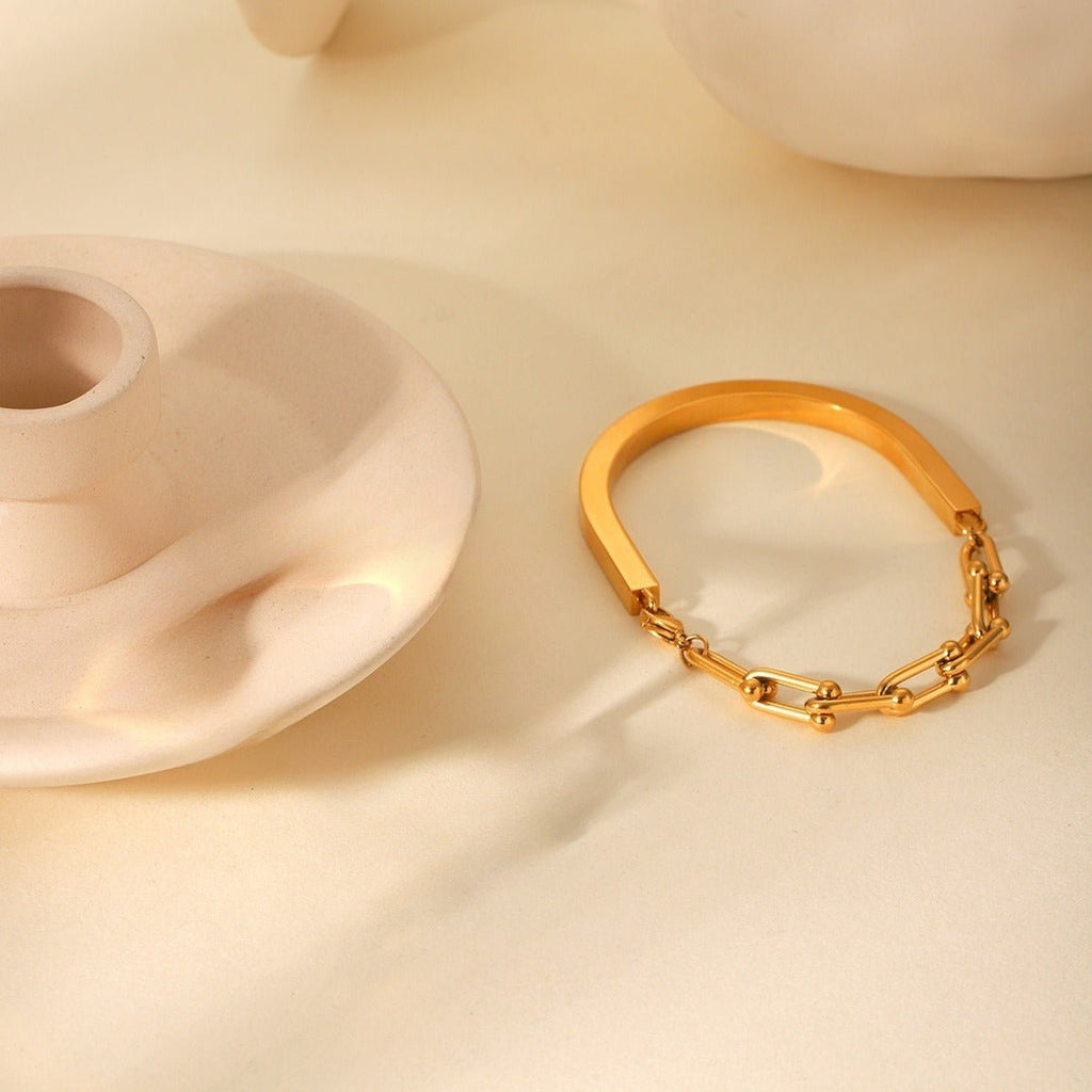 Velóra Sélene – Horseshoe Clasp Chain Bracelet - VELORÁ